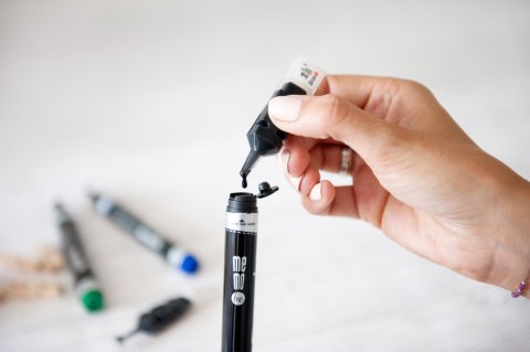 Marker permanentny MEMOBE + 2 ampułki, okrągła końcówka, czerwony MM011-05